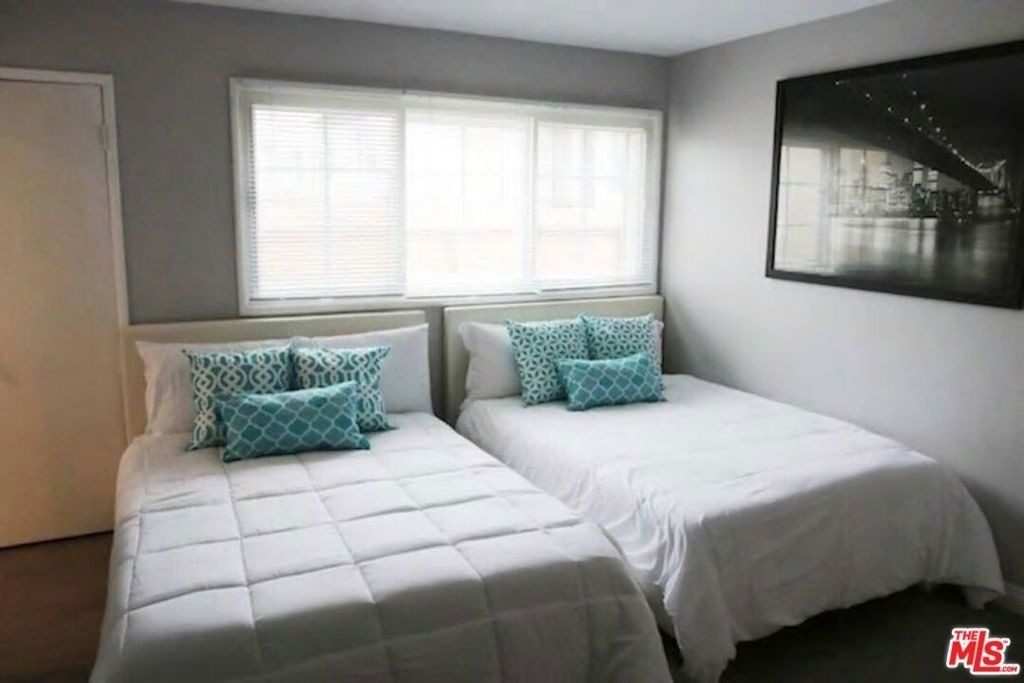 8719 Yorktown Avenue - Photo 12