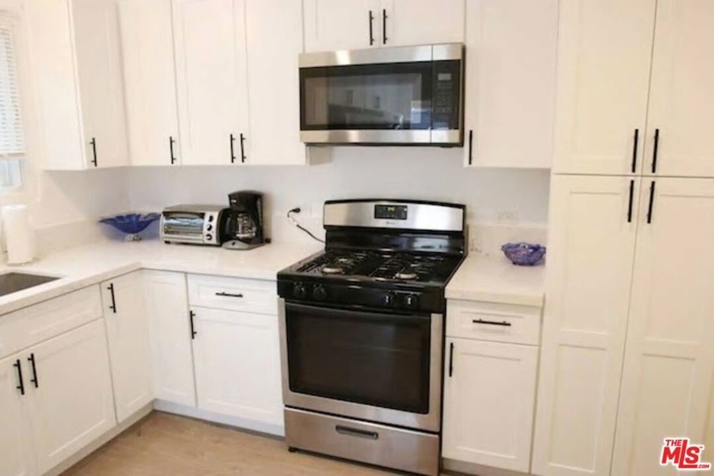 8719 Yorktown Avenue - Photo 6