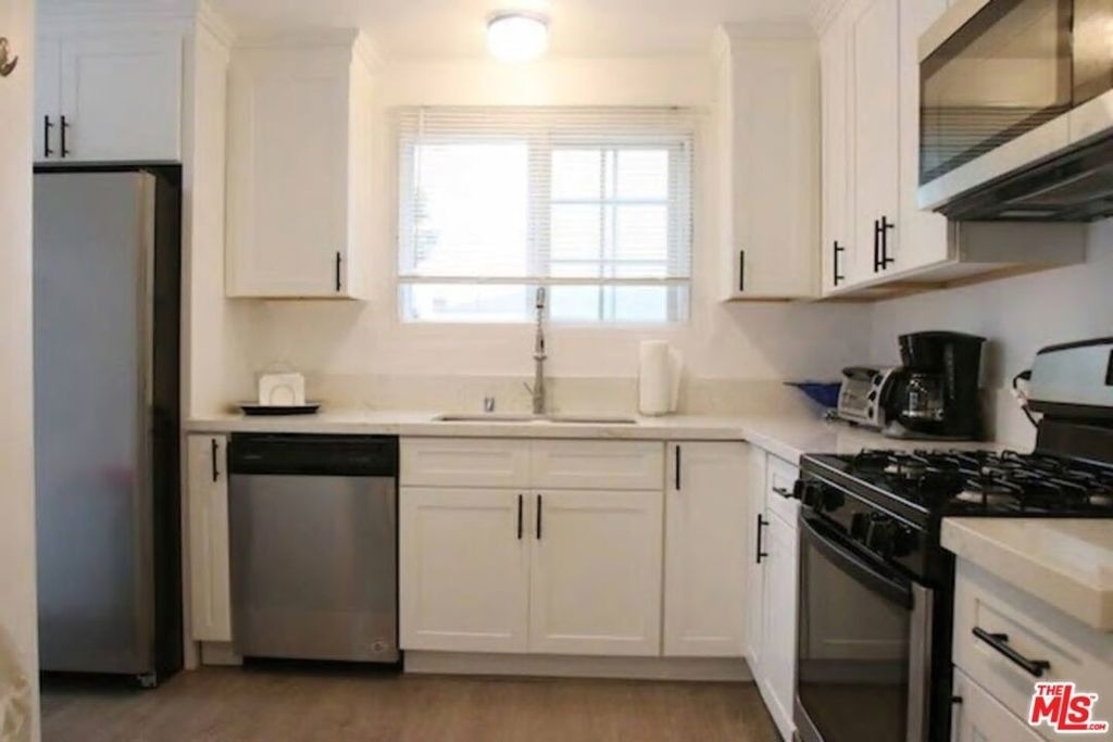 8719 Yorktown Avenue - Photo 7