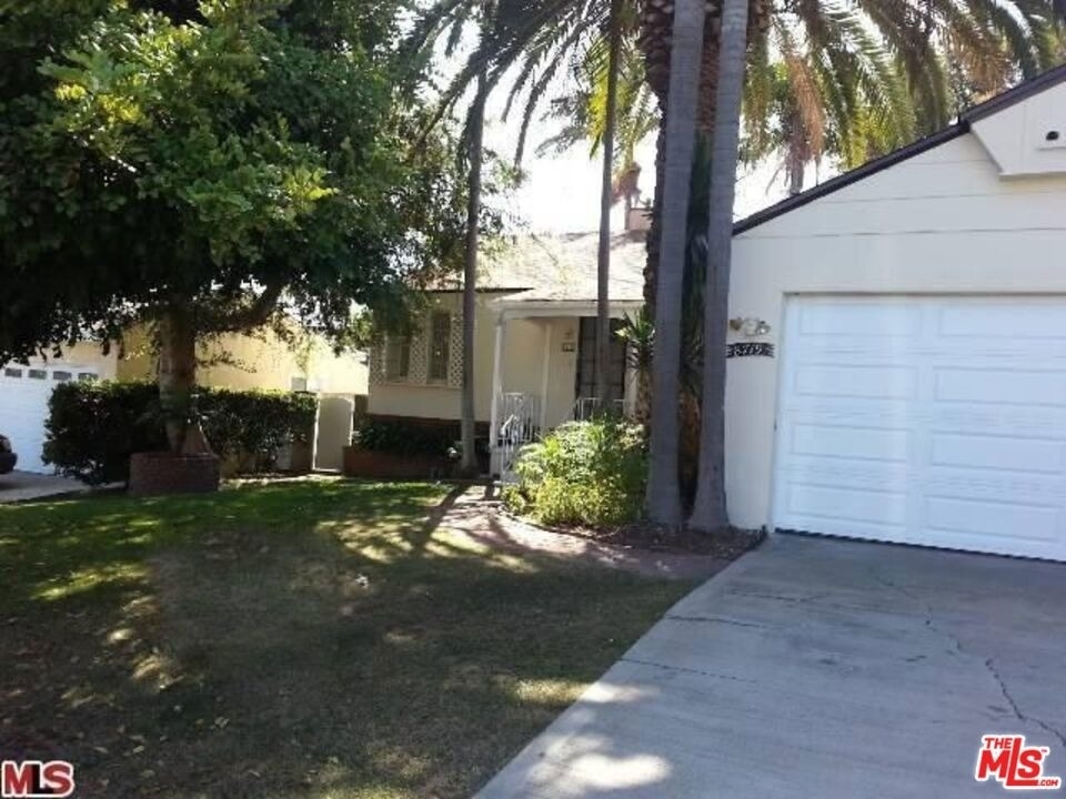 8719 Yorktown Avenue - Photo 2