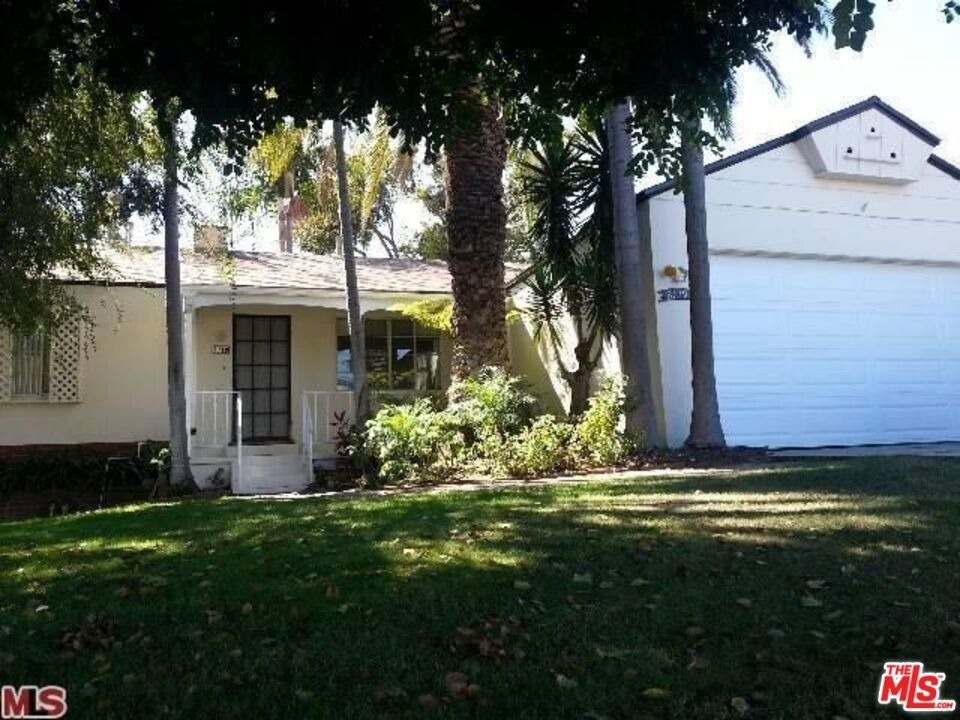 8719 Yorktown Avenue - Photo 3