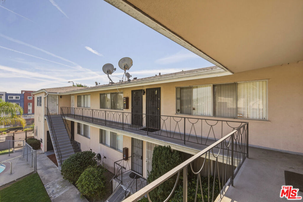5117 Crenshaw Boulevard - Photo 2