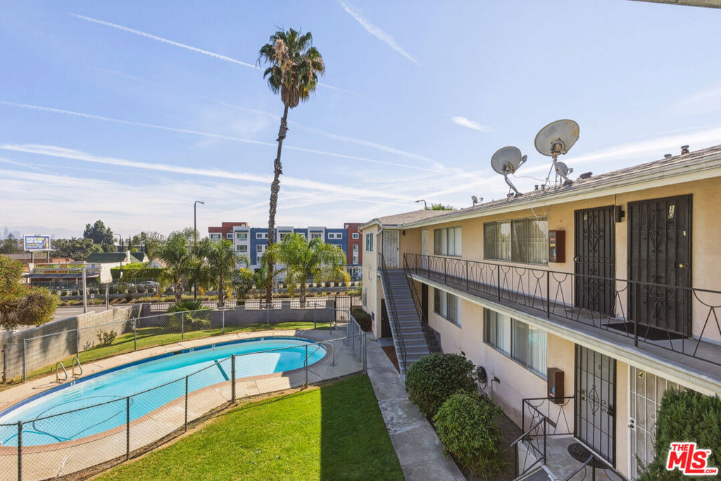 5117 Crenshaw Boulevard - Photo 3