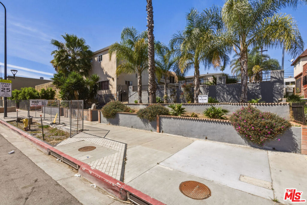5117 Crenshaw Boulevard - Photo 1