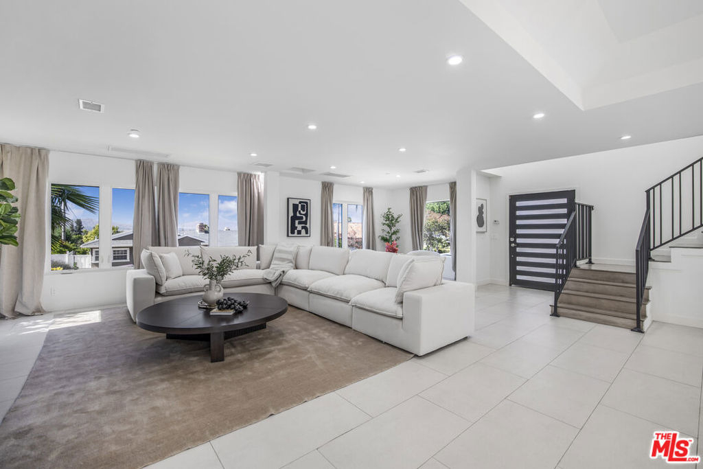 18202 Rancho Street - Photo 9
