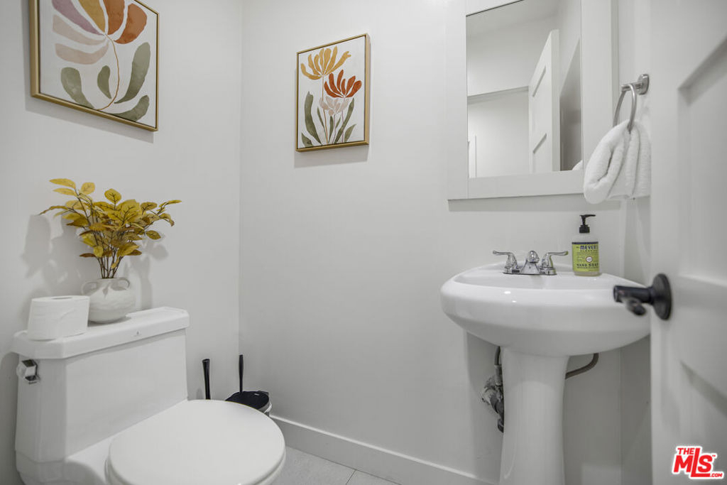 18202 Rancho Street - Photo 32