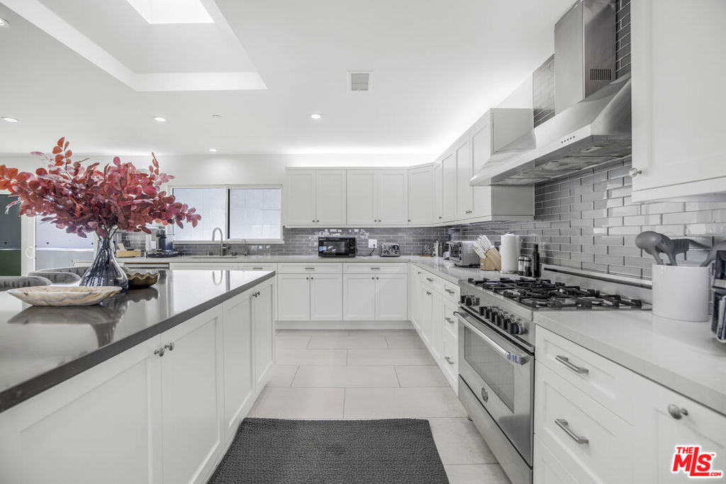 18202 Rancho Street - Photo 18