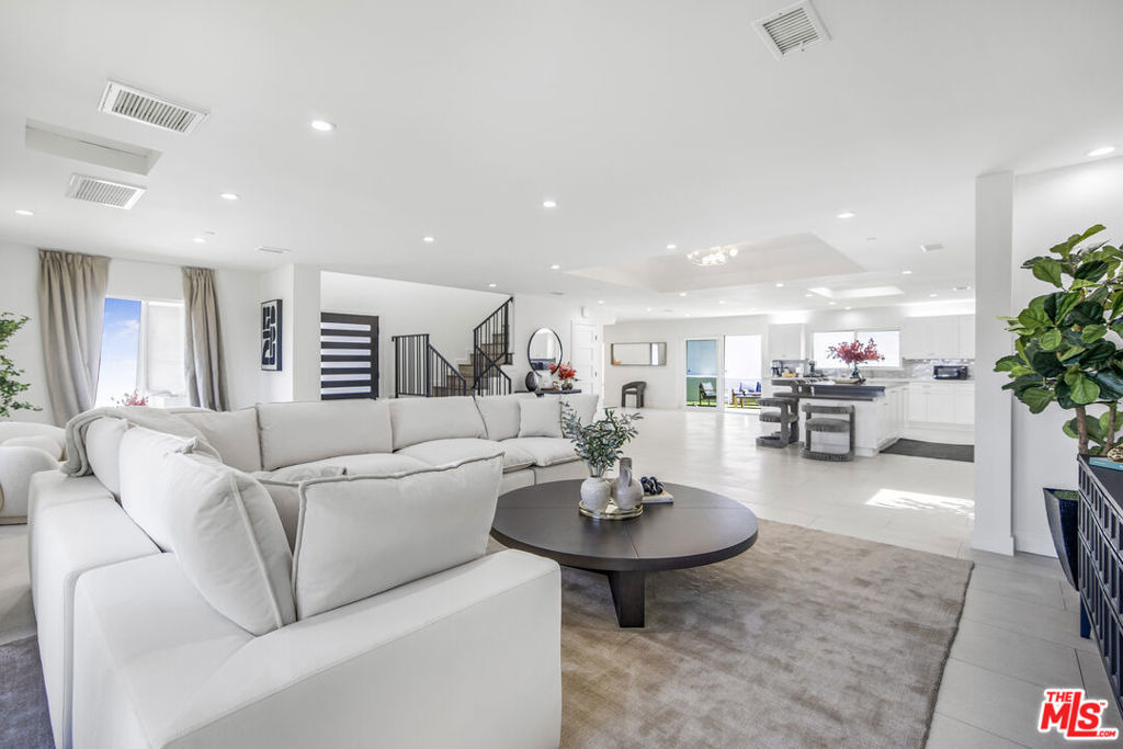 18202 Rancho Street - Photo 8