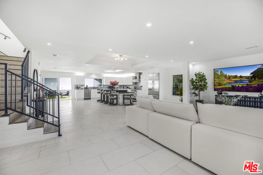 18202 Rancho Street - Photo 11