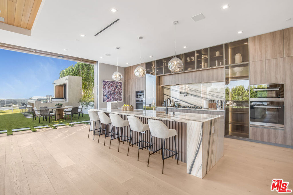 1033 Somera Road - Photo 7