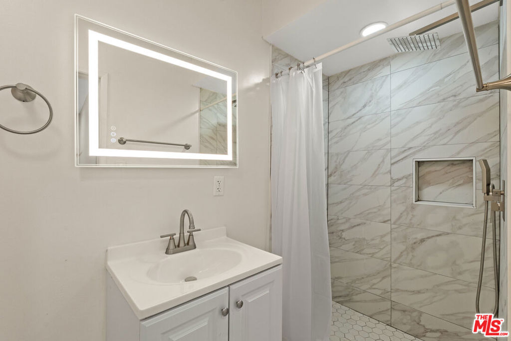 7825 W Manchester Avenue - Photo 6