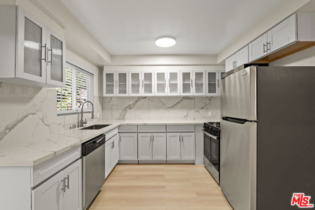 7825 W Manchester Avenue - Photo 3