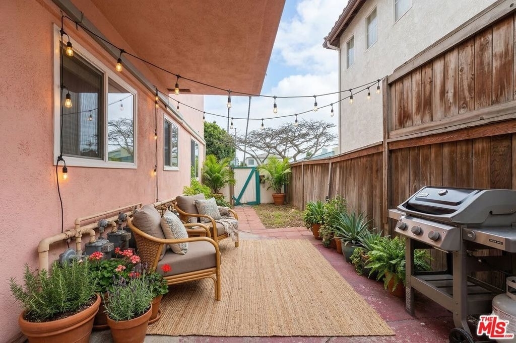 7825 W Manchester Avenue - Photo 7