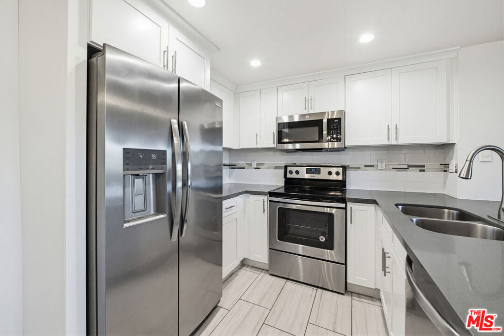 4810 S La Brea Avenue - Photo 9