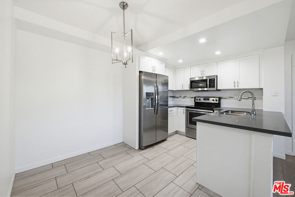 4810 S La Brea Avenue - Photo 8