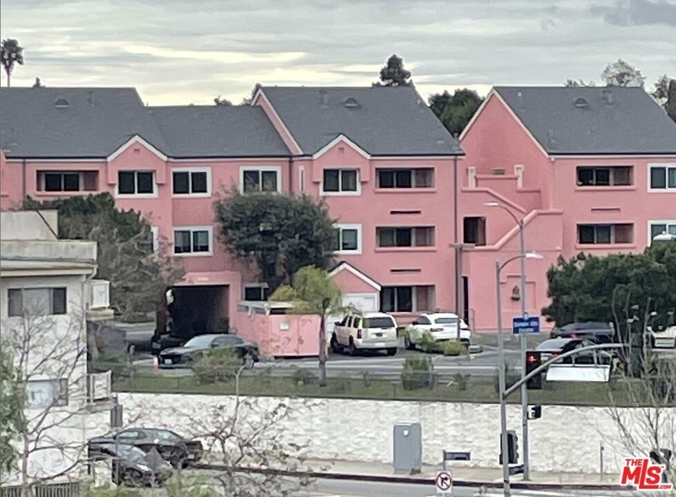 4810 S La Brea Avenue - Photo 0