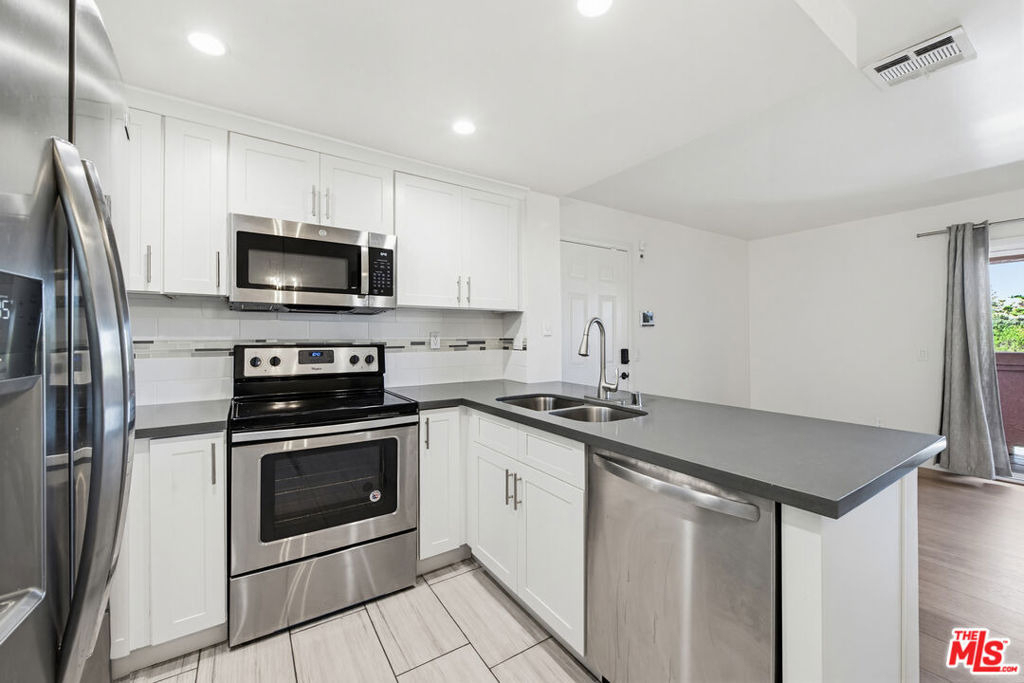 4810 S La Brea Avenue - Photo 10