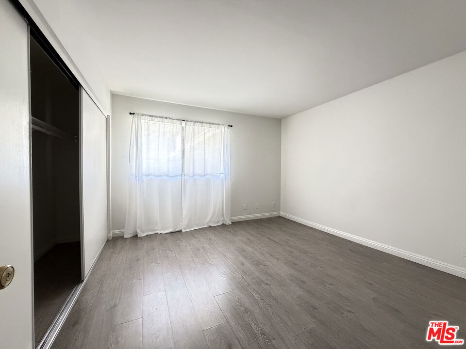 326 S Manhattan Place - Photo 5