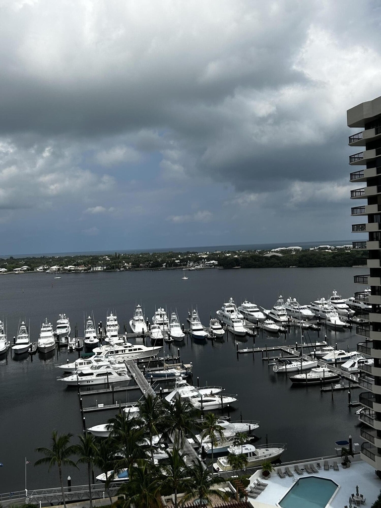 108 Lakeshore Drive - Photo 3