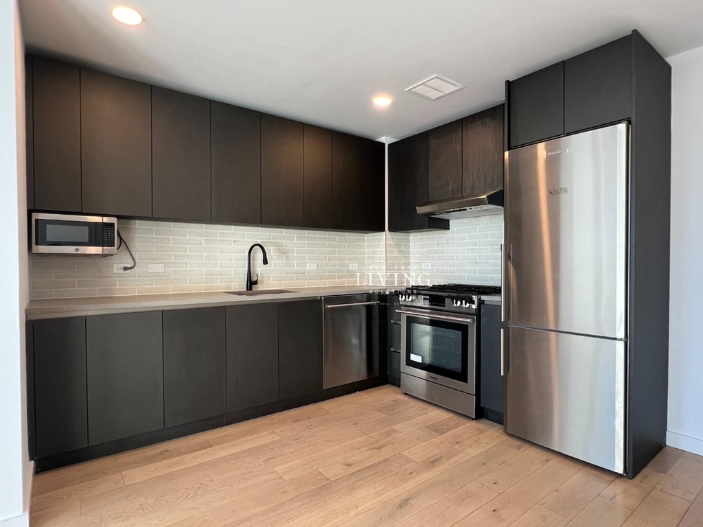 Northern Boulevard - Photo 1