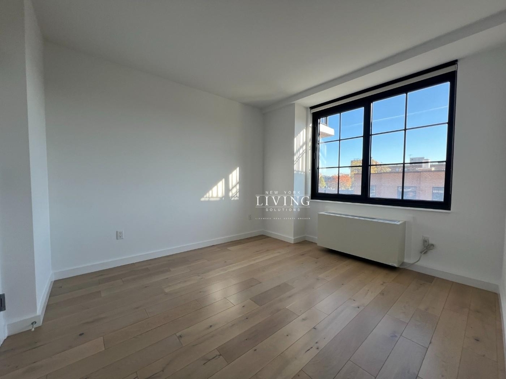 Northern Boulevard - Photo 2