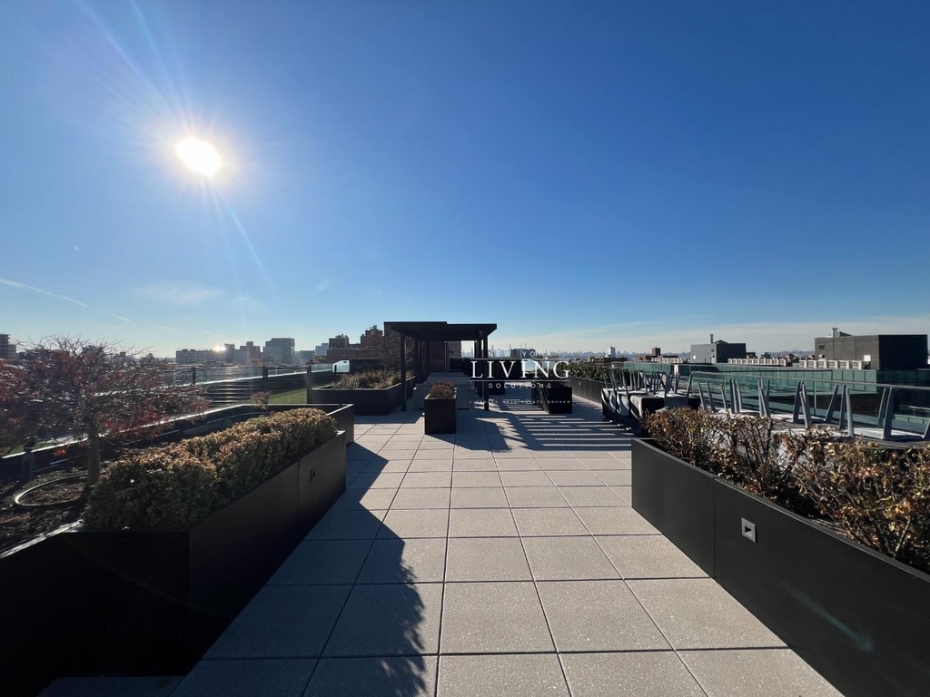 Northern Boulevard - Photo 11