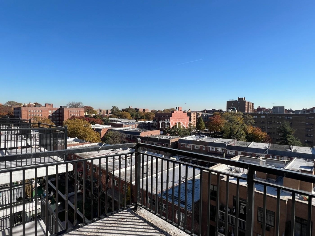 Northern Boulevard - Photo 8