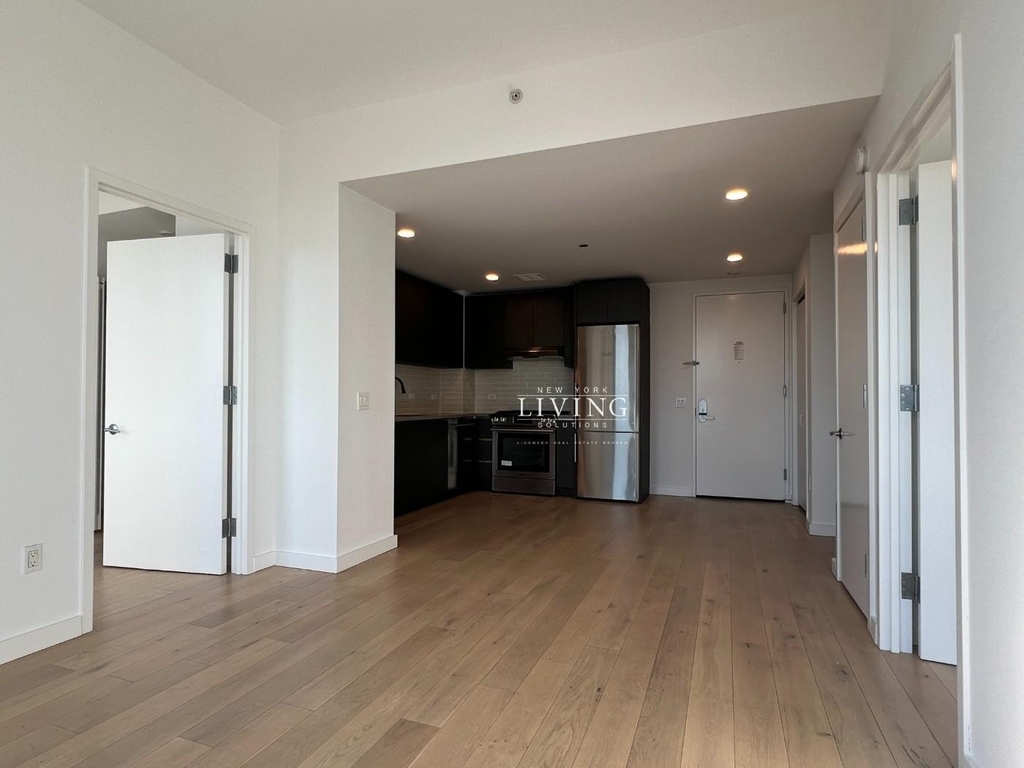 Northern Boulevard - Photo 2
