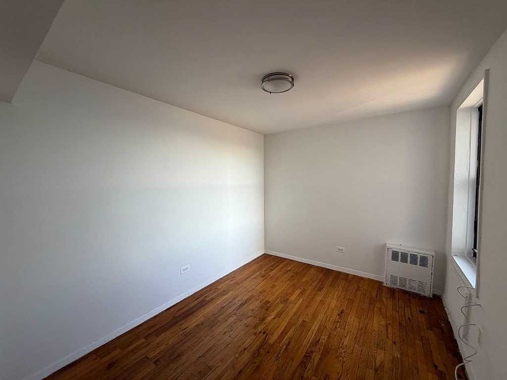 Randall Avenue - Photo 9