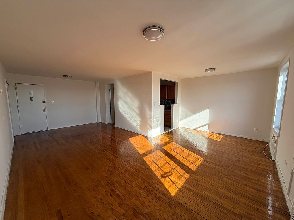 Randall Avenue - Photo 1
