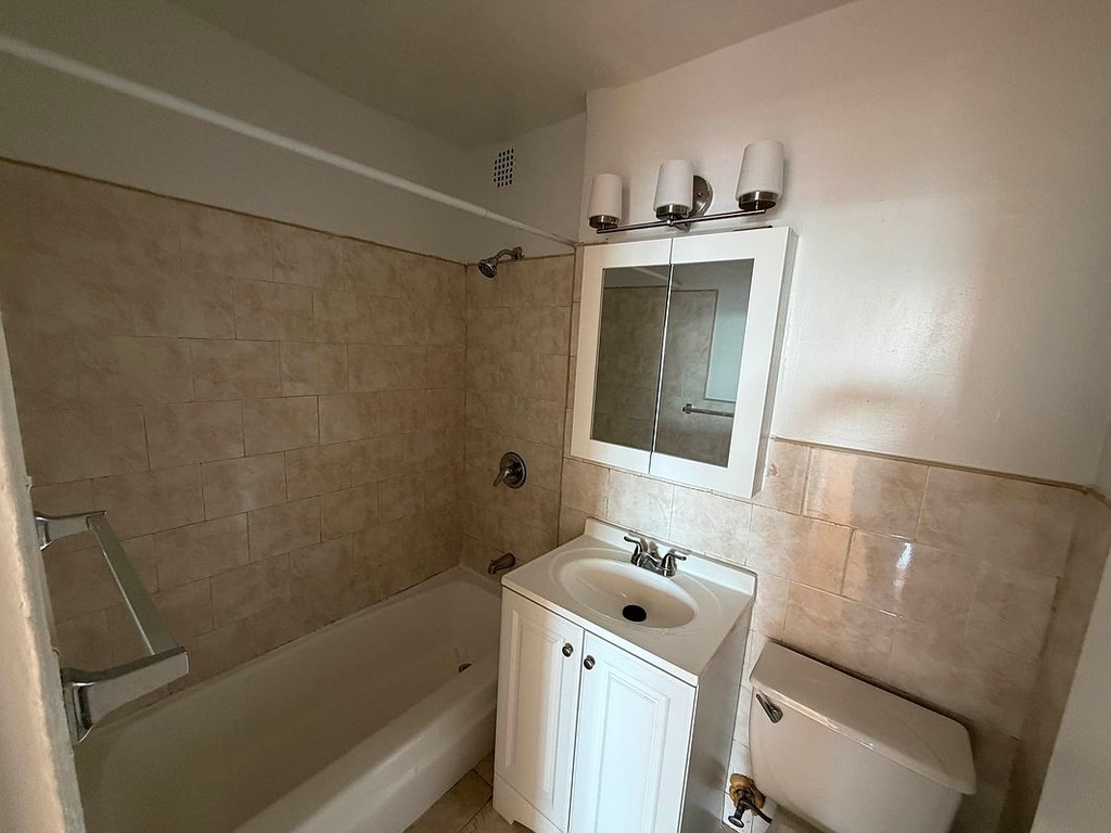 Randall Avenue - Photo 12