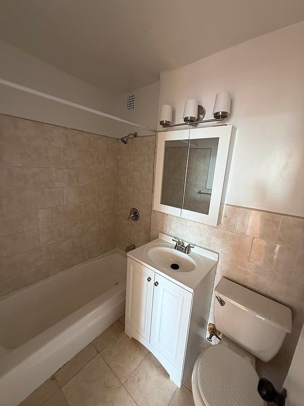 Randall Avenue - Photo 11