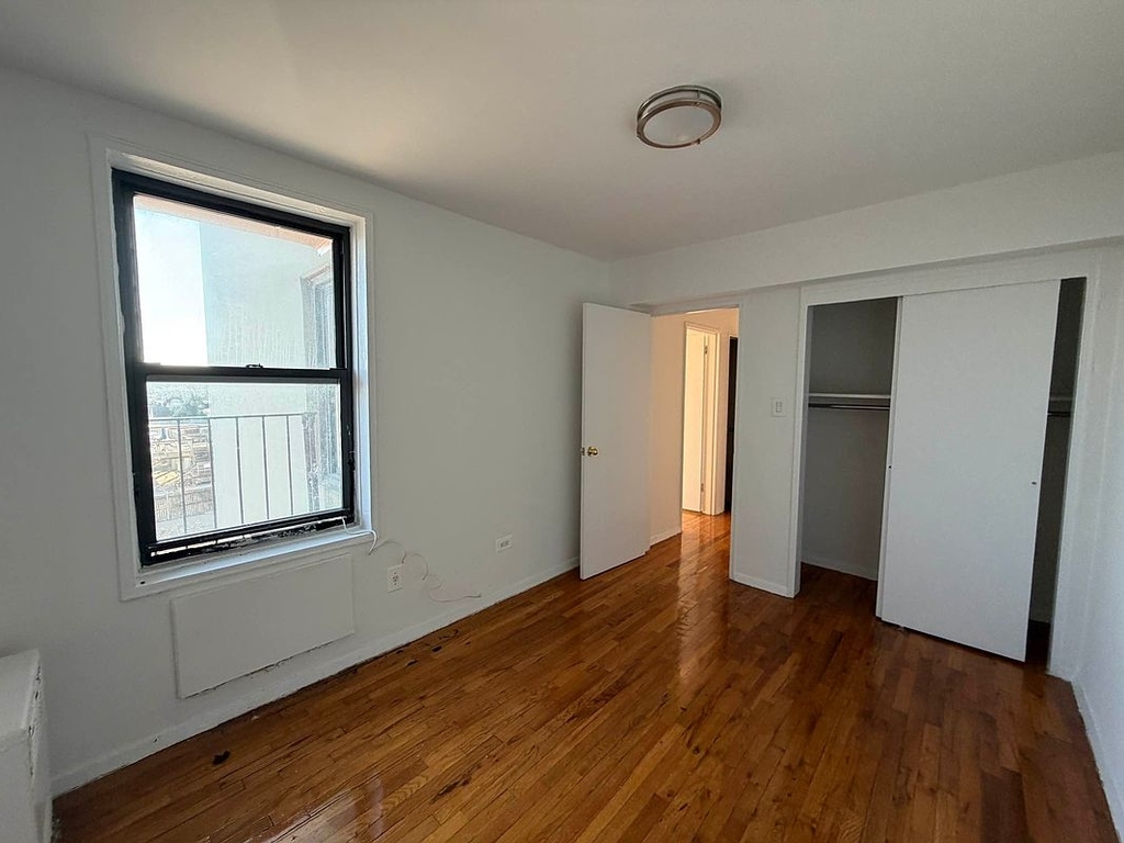 Randall Avenue - Photo 10