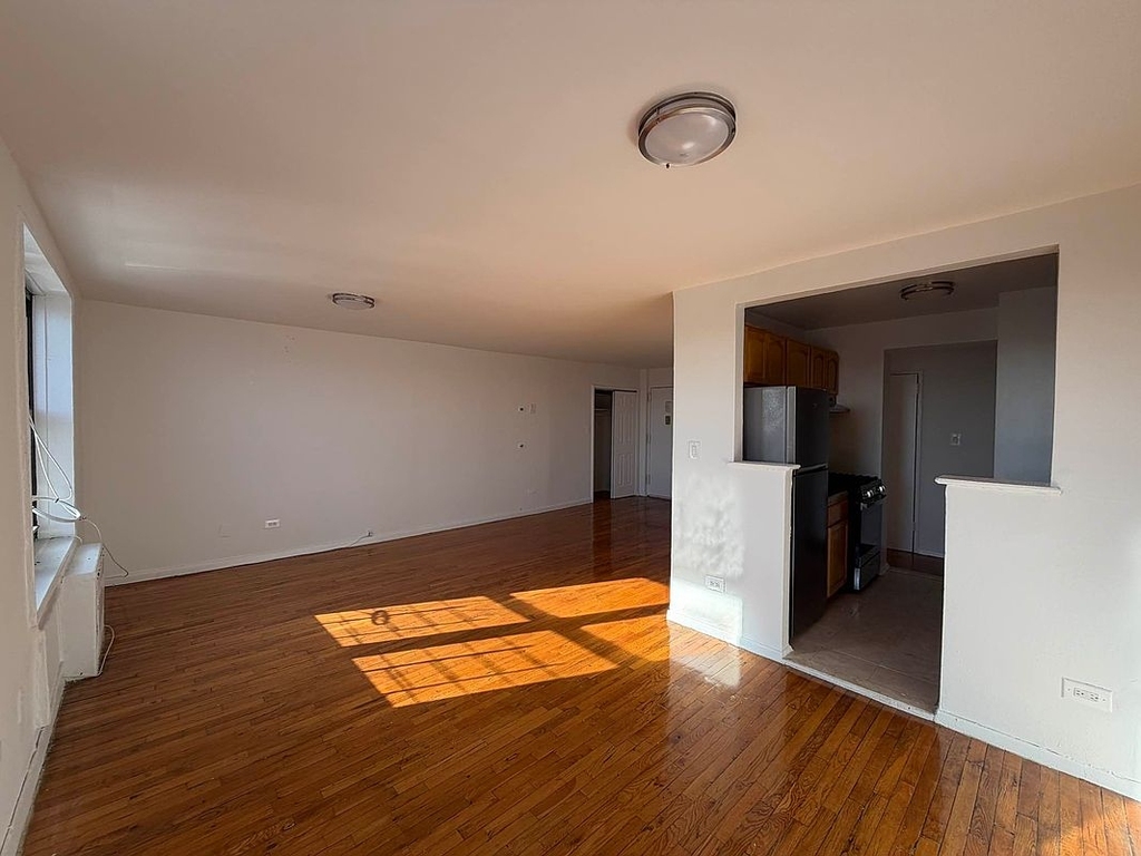Randall Avenue - Photo 2