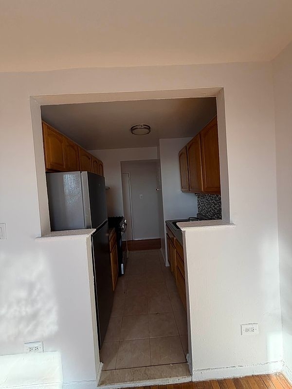 Randall Avenue - Photo 3