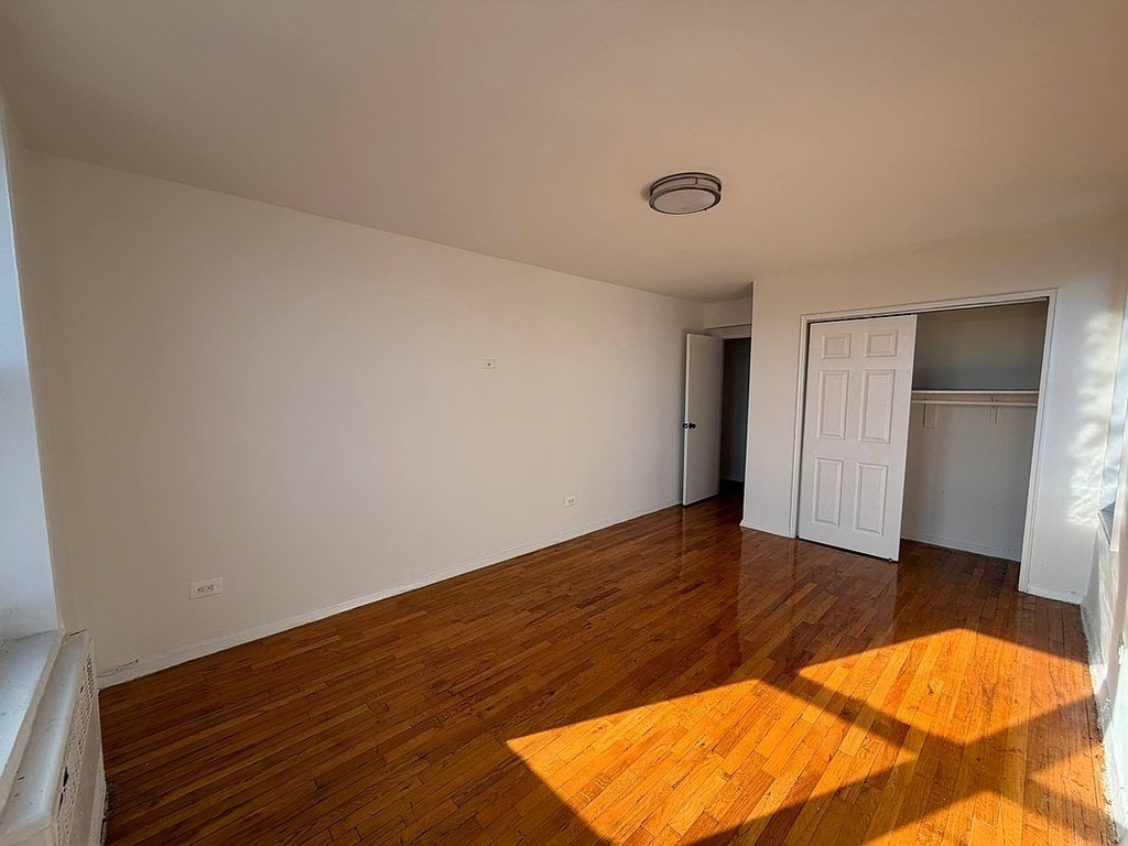 Randall Avenue - Photo 8