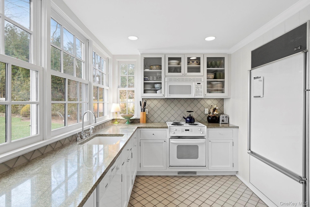 393 Hill Street - Photo 2