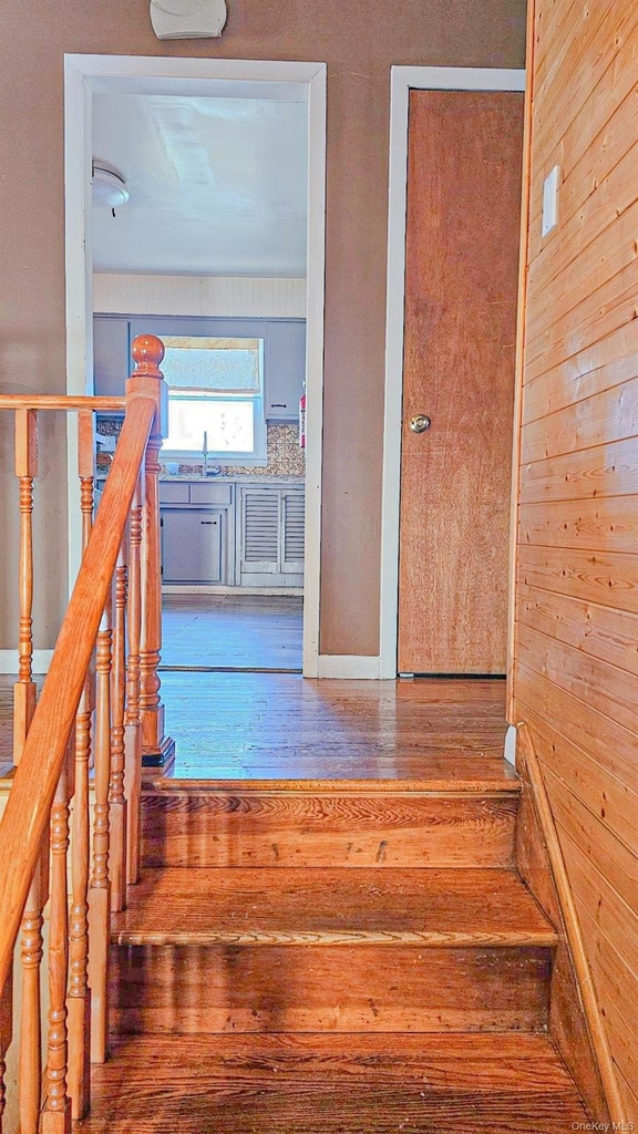 225 Monhagen Avenue - Photo 9