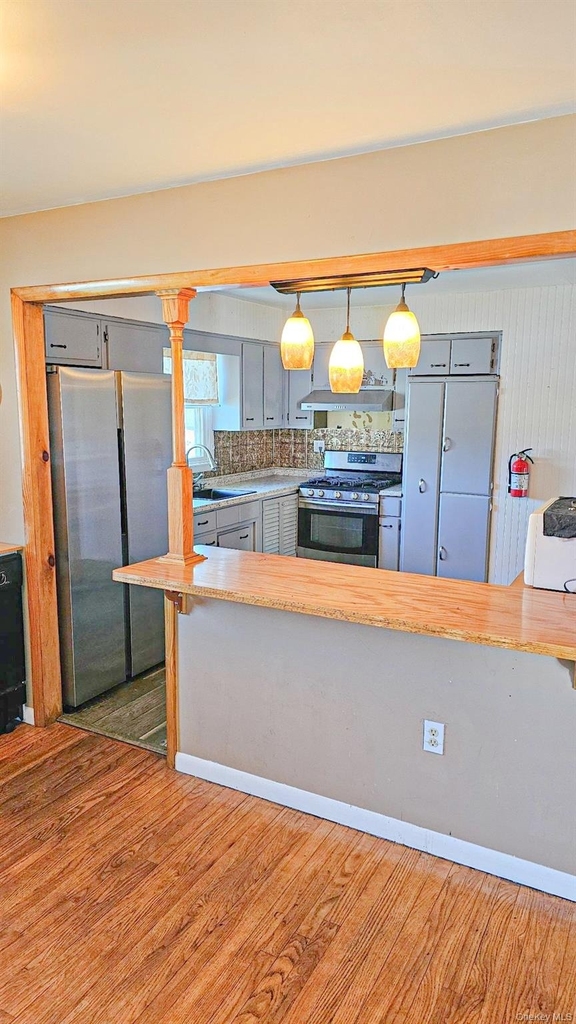 225 Monhagen Avenue - Photo 3