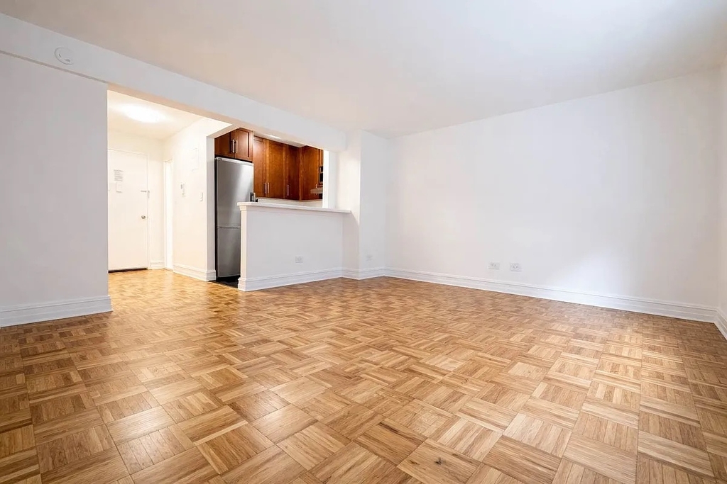 WEST 16TH STREET - Photo 2