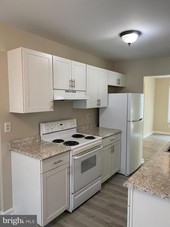 2804 Cambridge Drive - Photo 3