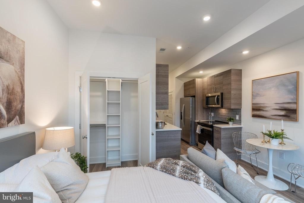 5545 Pulaski Avenue - Photo 4