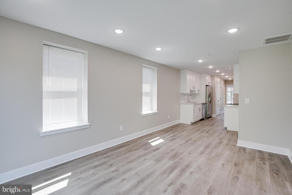 2015 N College Avenue - Photo 3