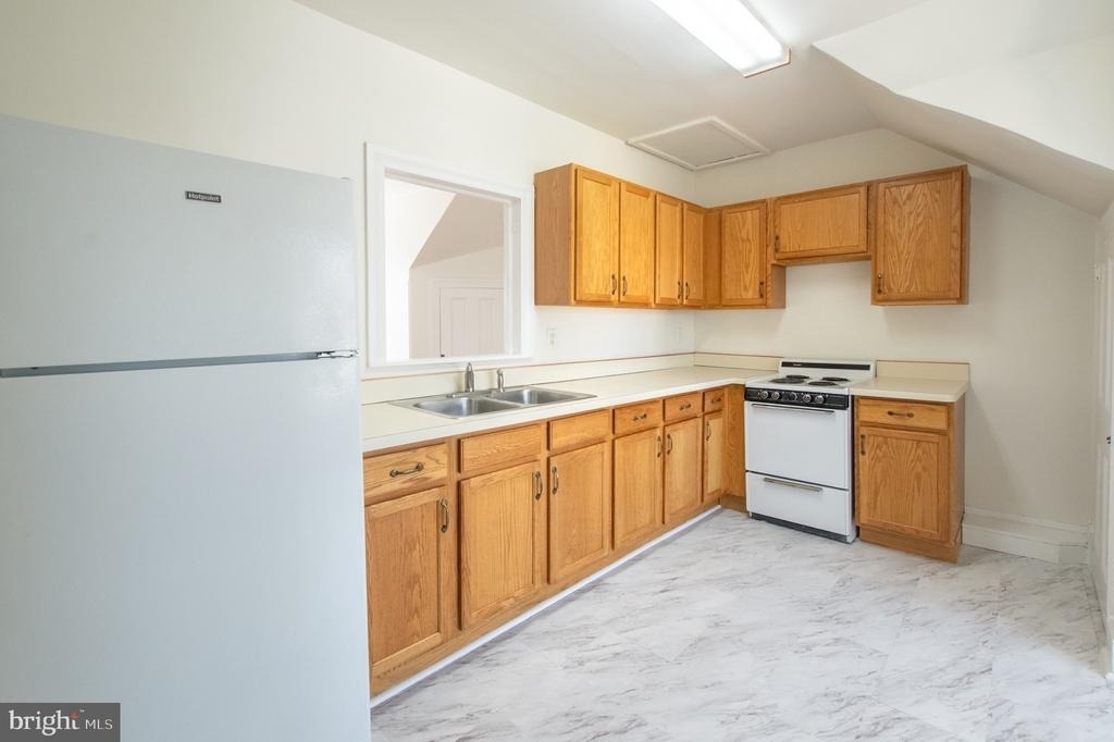 401 W Washington Street - Photo 2