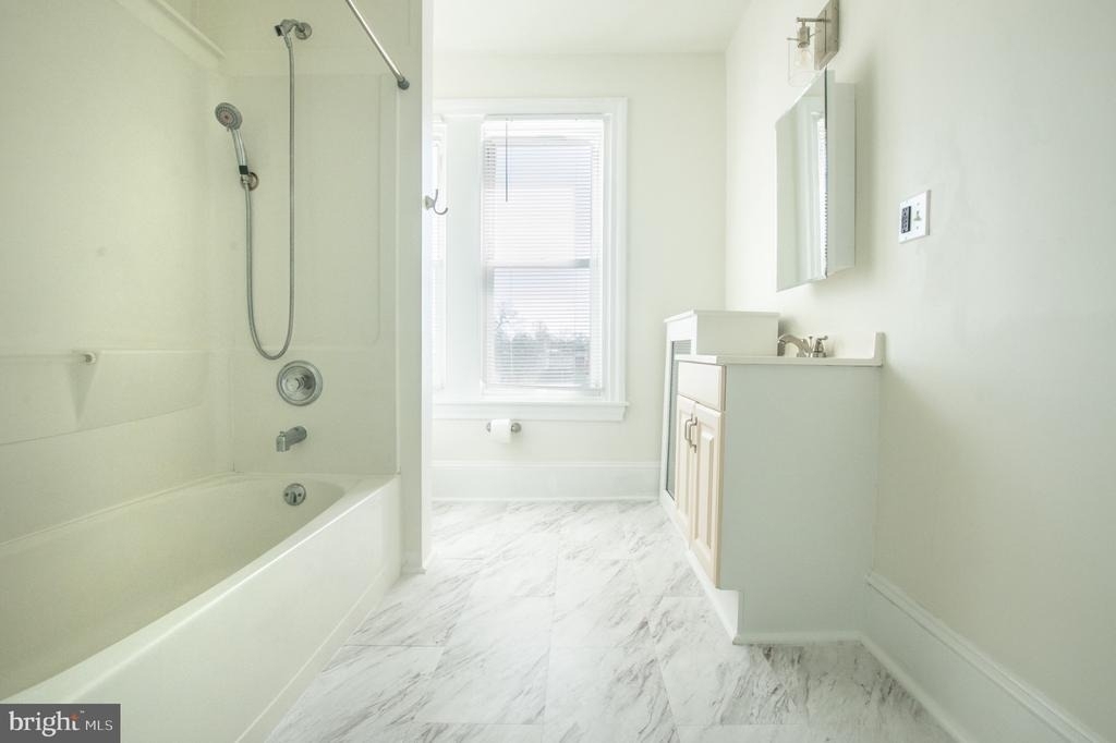 401 W Washington Street - Photo 9