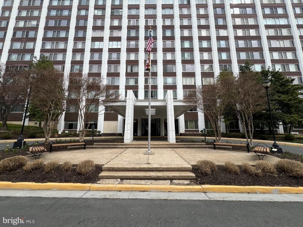 11801 Rockville Pik - Photo 0