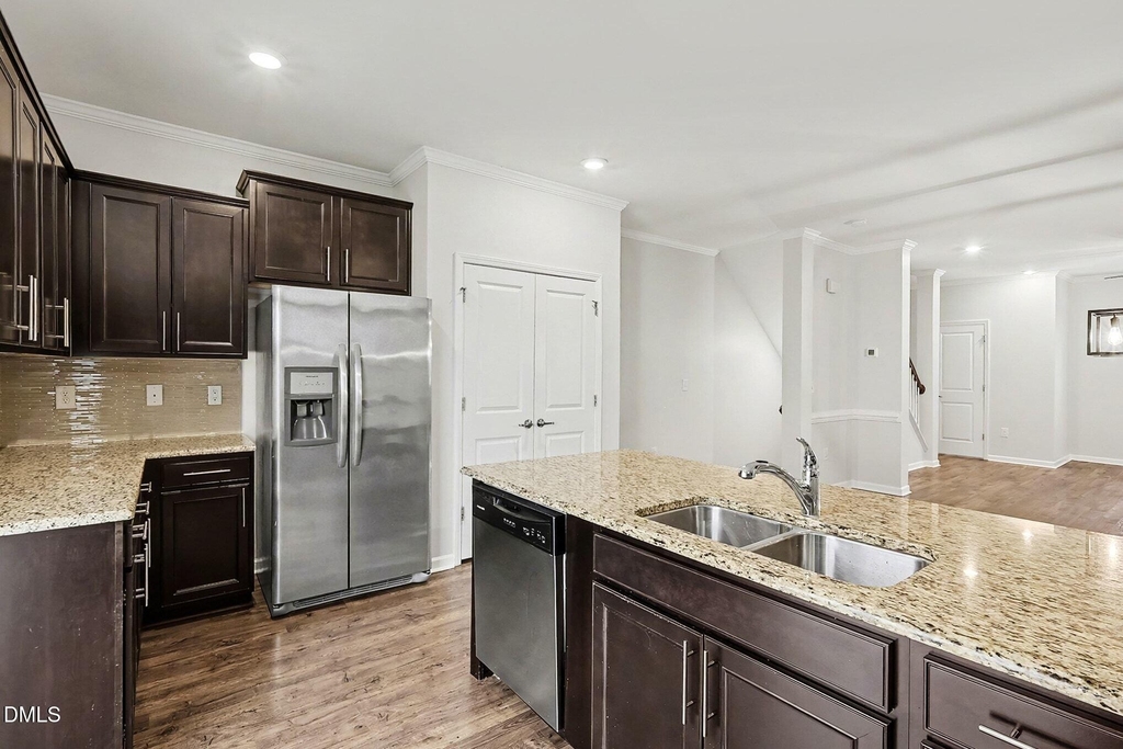 512 Austin View Boulevard - Photo 8
