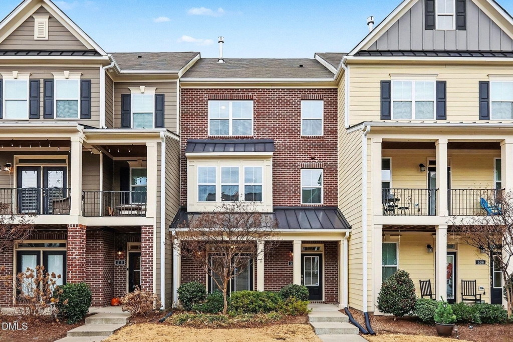 512 Austin View Boulevard - Photo 1