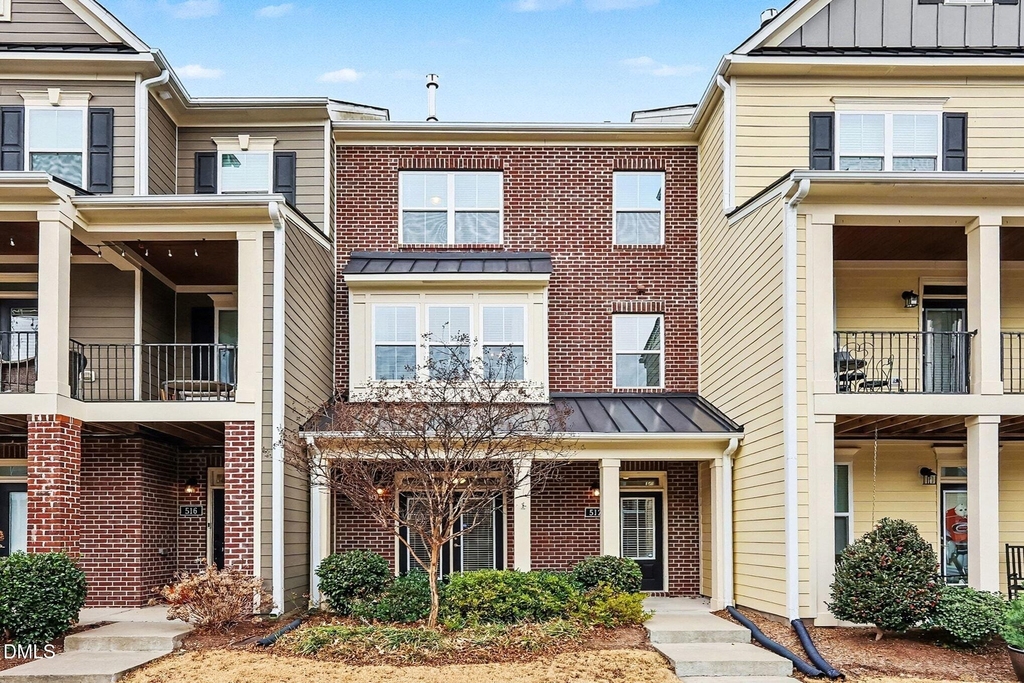 512 Austin View Boulevard - Photo 0