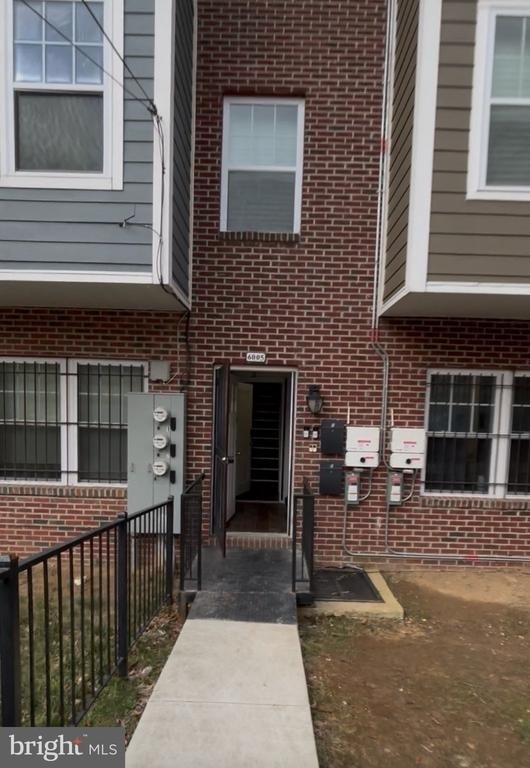6005 Eads Street Ne - Photo 0